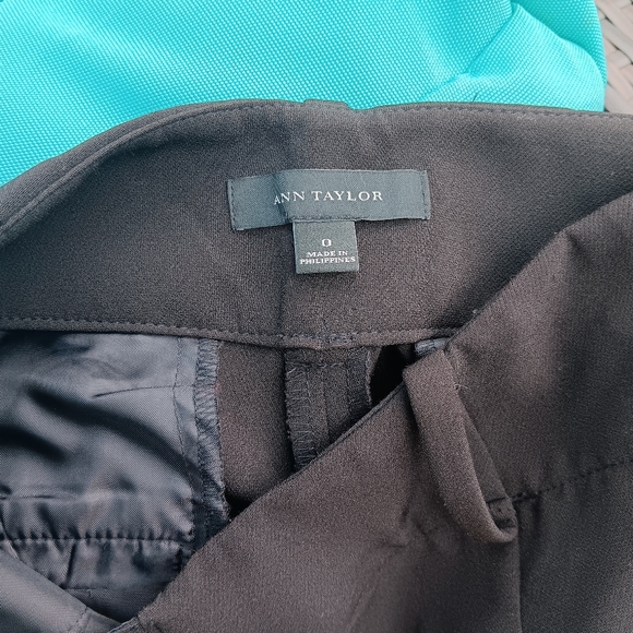 Ann Taylor‎ Capris - Size 0 - Picture 6 of 6